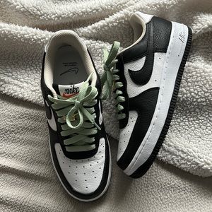 Custom Nike Airforces SIZE 6.5 - Black, White Green
